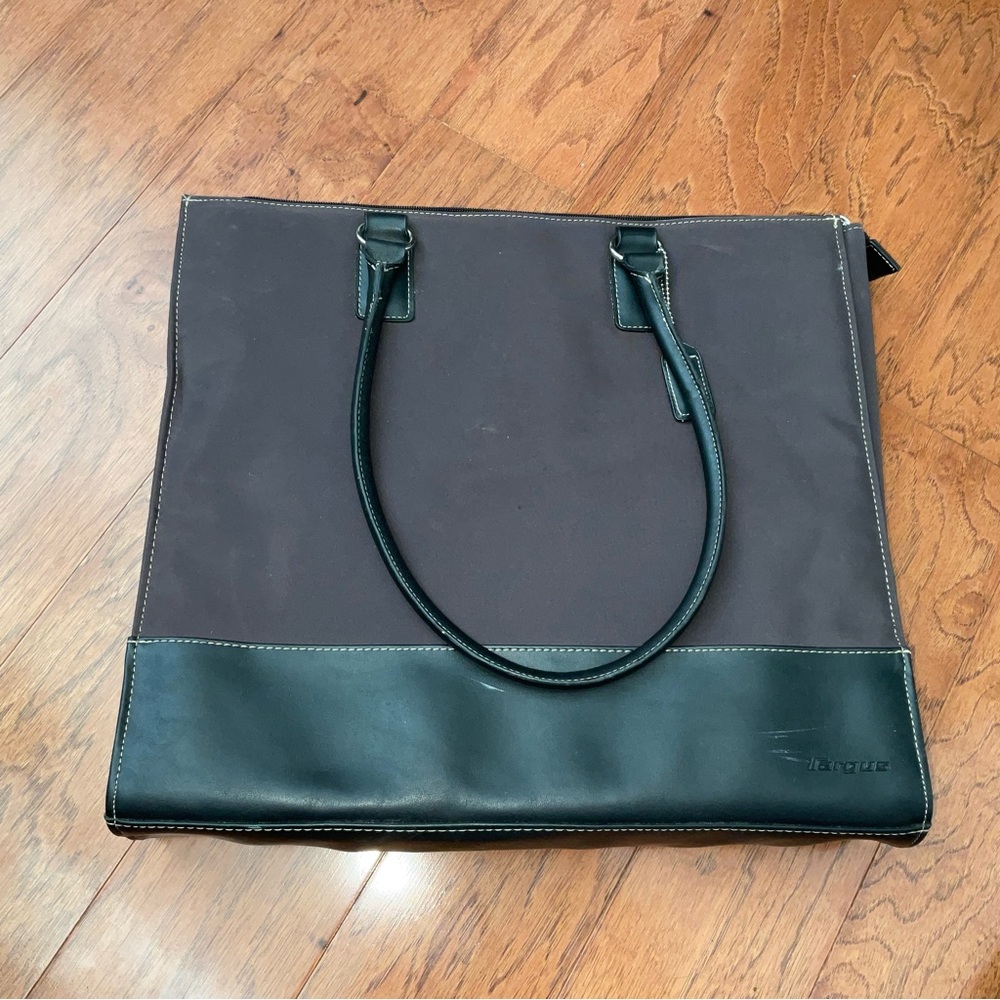 NWOT Targus Dark Brown, Black Square Laptop Bag Zippered Close School Work Bag